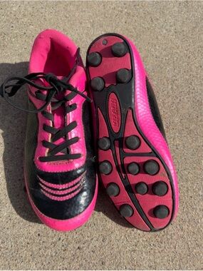 Youth Pink and Black Soccer Cleats size 2